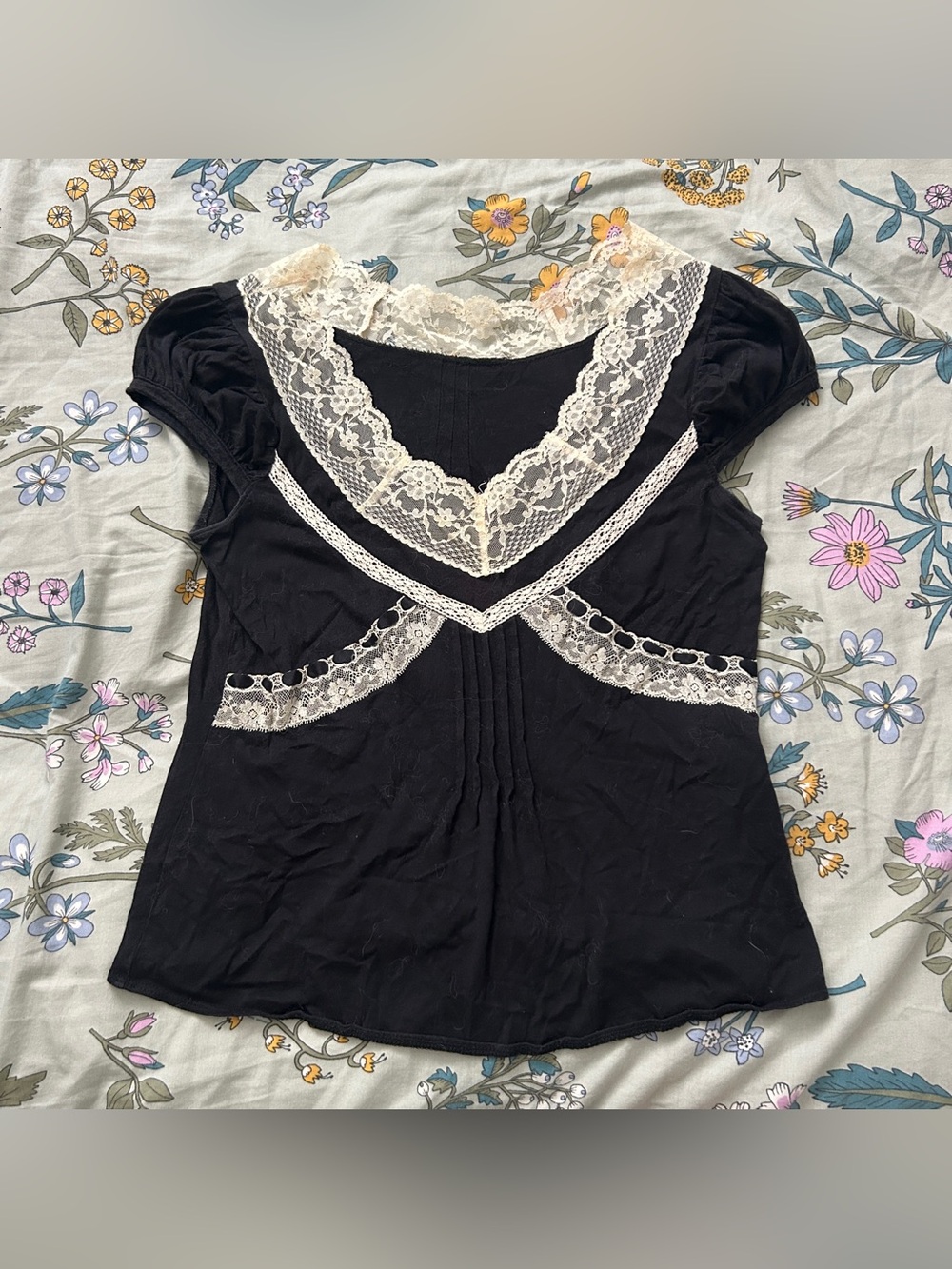moving sale 💕 - j-fashion jill stuart black and white lace top size small